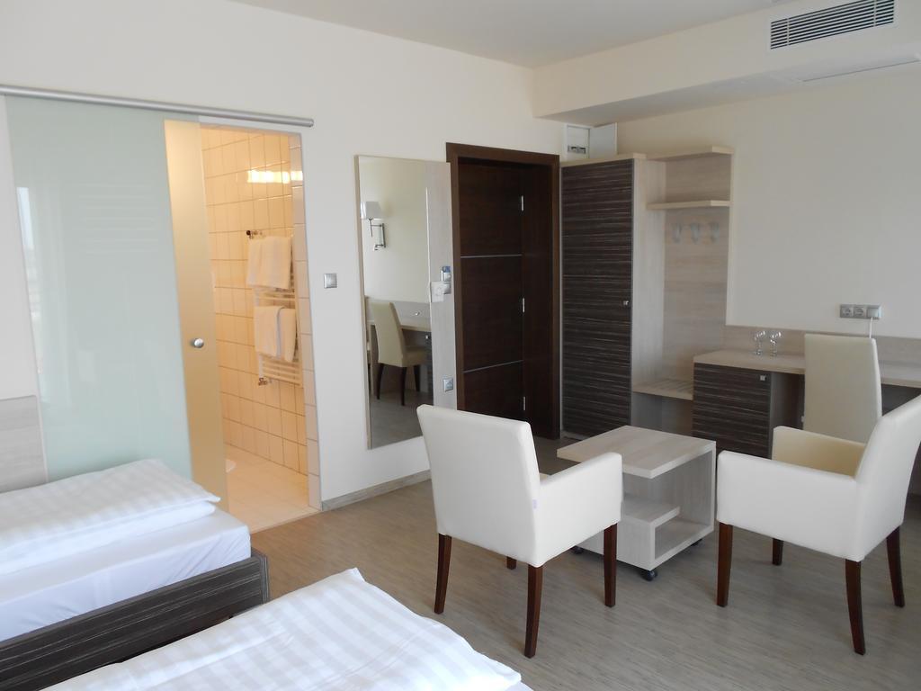 Gokart Hotel Κεσκεμέτ Δωμάτιο φωτογραφία